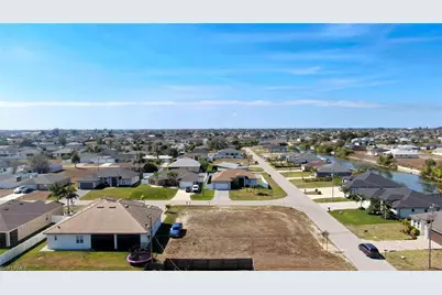 1117 NE 7th Pl, Cape Coral, FL 33909 - Photo 3