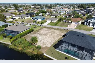 302 SW 26th Ave, Cape Coral, FL 33991 - Photo 5