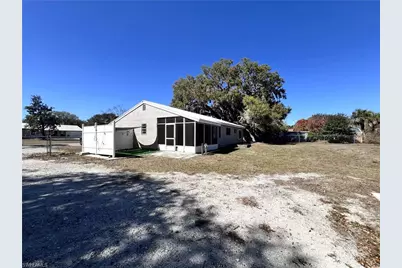 4040 S Edgewater Cir, Labelle, FL 33935 - Photo 13