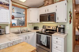 121 Caravan Cir, North Fort Myers, FL 33903 - Photo 15