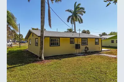 137 Dow Ln, North Fort Myers, FL 33917 - Photo 31