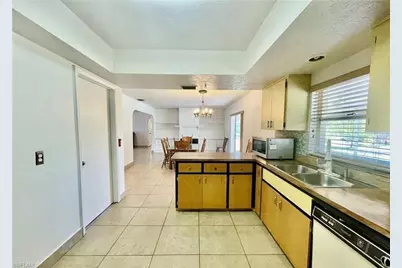 922 SE 26th Ter, Cape Coral, FL 33904 - Photo 5