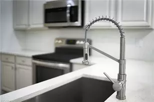 12109 Palm Cove St, Fort Myers, FL 33913 - Photo 11