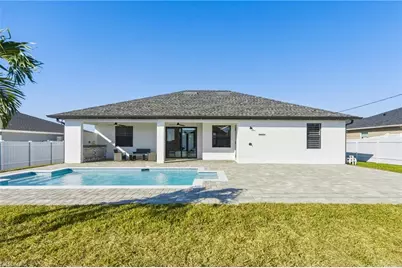 922 NW 8th Ter, Cape Coral, FL 33993 - Photo 9