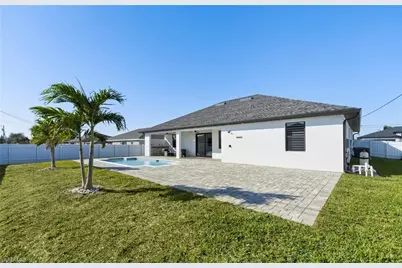 922 NW 8th Ter, Cape Coral, FL 33993 - Photo 3