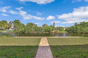 37 SE 23rd Ave, Cape Coral, FL 33990 - Photo 7