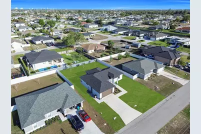 621 NE Juanita Pl, Cape Coral, FL 33909 - Photo 9