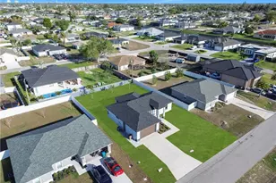 621 NE Juanita Pl, Cape Coral, FL 33909 - Photo 9