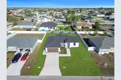 621 NE Juanita Pl, Cape Coral, FL 33909 - Photo 3