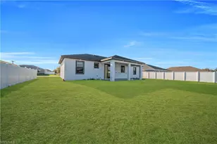 621 NE Juanita Pl, Cape Coral, FL 33909 - Photo 13