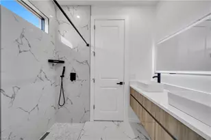 621 NE Juanita Pl, Cape Coral, FL 33909 - Photo 23