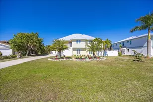 425 Lake Murex Cir, Sanibel, FL 33957 - Photo 3