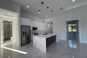 112 NE 6th St, Cape Coral, FL 33909 - Photo 7