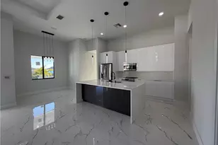 112 NE 6th St, Cape Coral, FL 33909 - Photo 5