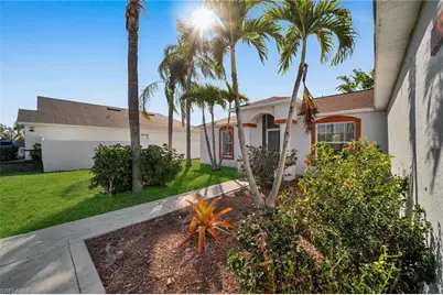 152 SE 19th Ln, Cape Coral, FL 33990 - Photo 9