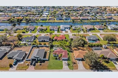 152 SE 19th Ln, Cape Coral, FL 33990 - Photo 3