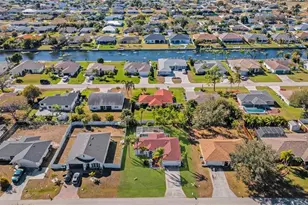 152 SE 19th Ln, Cape Coral, FL 33990 - Photo 3