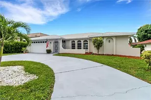 814 Victoria Dr, Cape Coral, FL 33904 - Photo 1