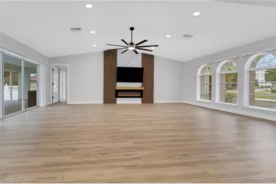 814 Victoria Dr, Cape Coral, FL 33904 - Photo 5