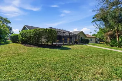 6651 Willow Lake Cir, Fort Myers, FL 33966 - Photo 47