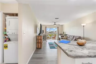 12538 SW Kingsway Cir, Lake Suzy, FL 34269 - Photo 5