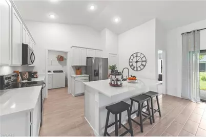 1122 NE 15th Ter, Cape Coral, FL 33909 - Photo 3