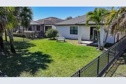 3560 E Hampton Cir, Alva, FL 33920 - Photo 5