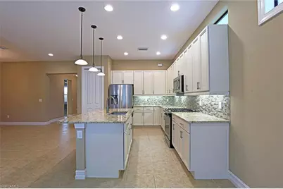 8181 Venetian Pointe Dr, Fort Myers, FL 33908 - Photo 11