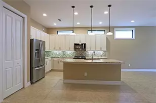 8181 Venetian Pointe Dr, Fort Myers, FL 33908 - Photo 9