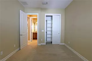 8181 Venetian Pointe Dr, Fort Myers, FL 33908 - Photo 23