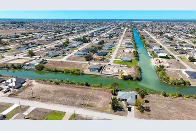 2428 NE 6th Ave, Cape Coral, FL 33909 - Photo 3