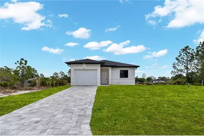 1037 Citrus Ave S, Lehigh Acres, FL 33974 - Photo 7