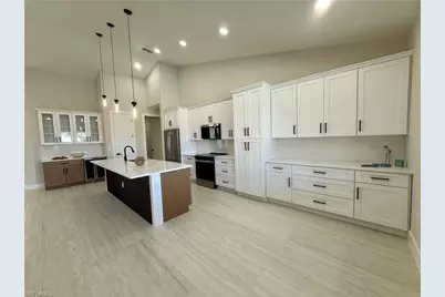 102 NE 8th Pl, Cape Coral, FL 33993 - Photo 7