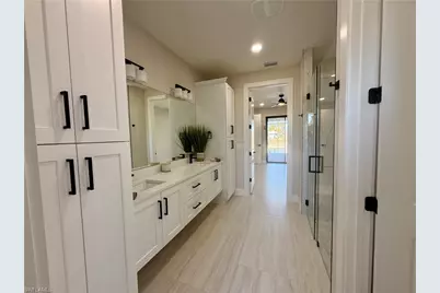 102 NE 8th Pl, Cape Coral, FL 33993 - Photo 17