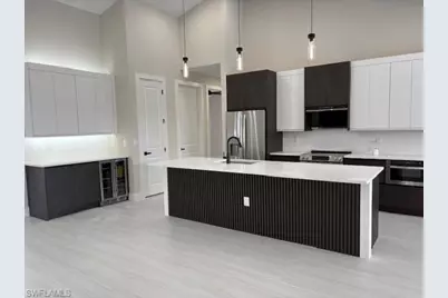 102 NE 8th Pl, Cape Coral, FL 33993 - Photo 9