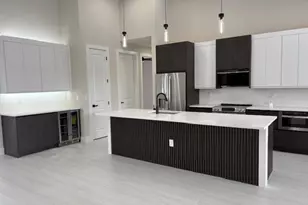 102 NE 8th Pl, Cape Coral, FL 33993 - Photo 9