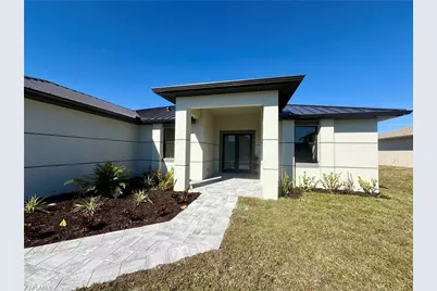 102 NE 8th Pl, Cape Coral, FL 33993 - Photo 3