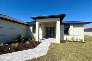 102 NE 8th Pl, Cape Coral, FL 33993 - Photo 3