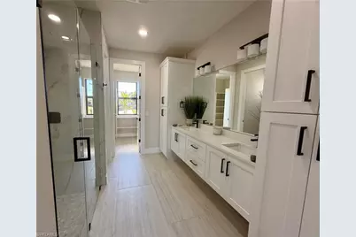 102 NE 8th Pl, Cape Coral, FL 33993 - Photo 15