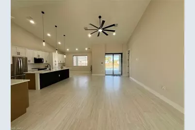 102 NE 8th Pl, Cape Coral, FL 33993 - Photo 5