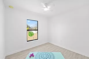 906 Capetown Ave, Lehigh Acres, FL 33974 - Photo 15