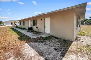 2239 Iris Way, Fort Myers, FL 33905 - Photo 3