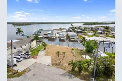 870 Oak St, Fort Myers Beach, FL 33931 - Photo 9