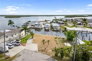 870 Oak St, Fort Myers Beach, FL 33931 - Photo 9