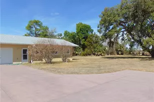 1092 Riverbend Dr, Labelle, FL 33935 - Photo 3