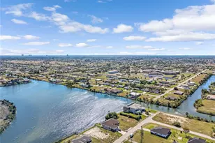 2017 NE 10th Pl, Cape Coral, FL 33909 - Photo 17