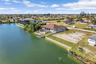 2017 NE 10th Pl, Cape Coral, FL 33909 - Photo 15