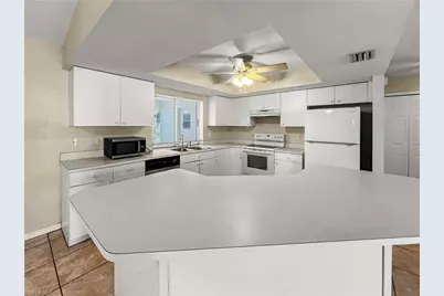 208 SE 17th St, Cape Coral, FL 33990 - Photo 9