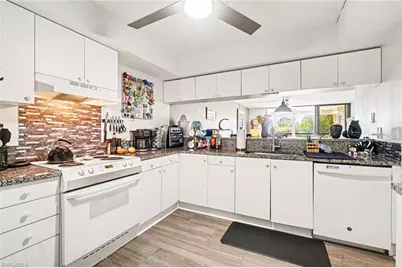 2069 W Lakeview Blvd #5, North Fort Myers, FL 33903 - Photo 9