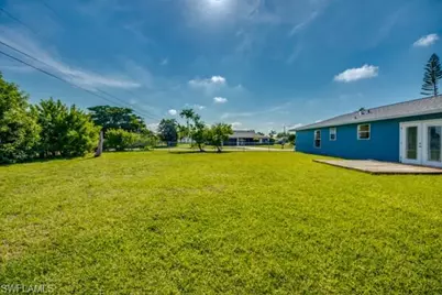 315 SE 22nd Ter, Cape Coral, FL 33990 - Photo 15